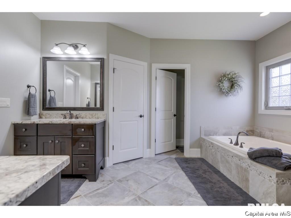 4404 Foxhall Lane Springfield, IL 62711 - Photo 13 of 36