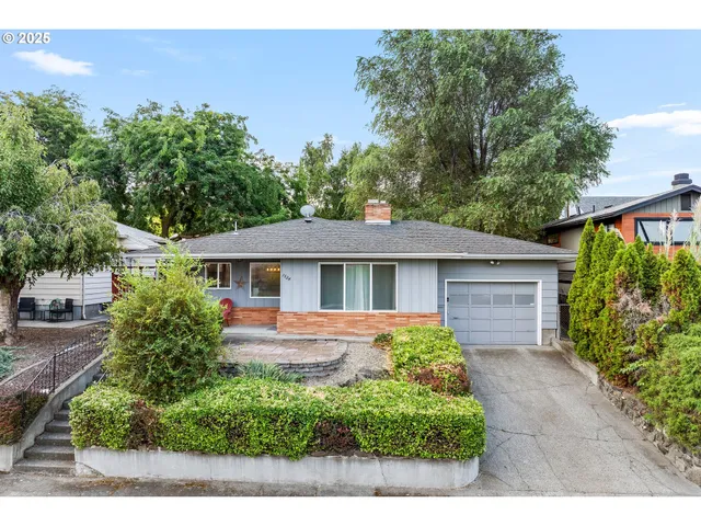 $390,000 | 1524 East 9th Street, The Dalles, OR 97058