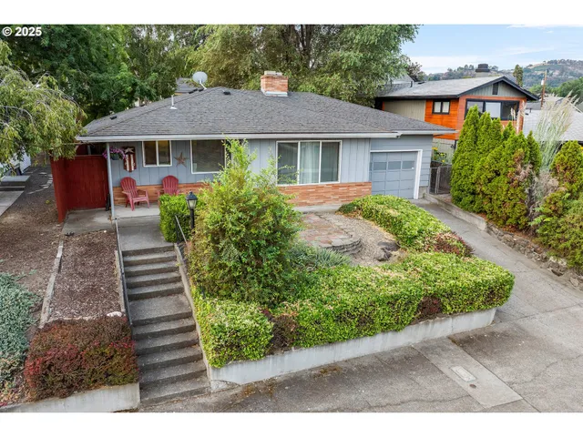 $390,000 | 1524 East 9th Street, The Dalles, OR 97058