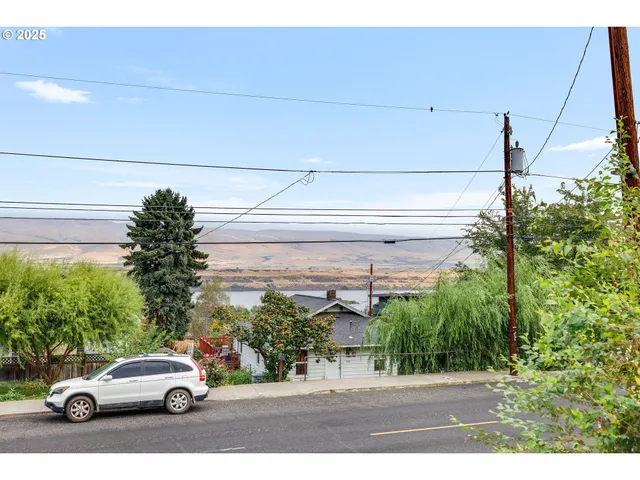 $390,000 | 1524 East 9th Street, The Dalles, OR 97058