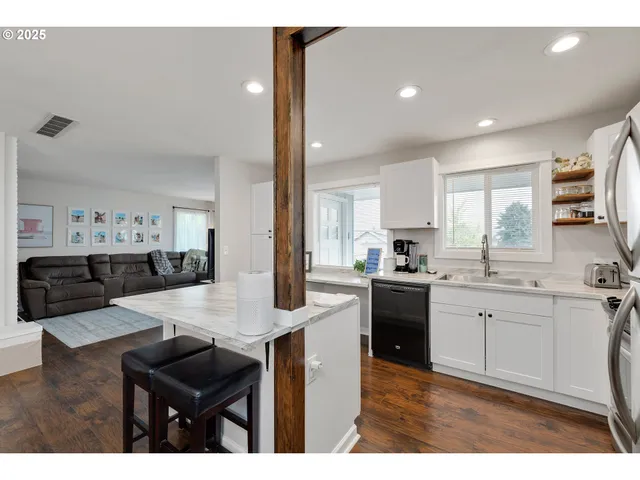 $390,000 | 1524 East 9th Street, The Dalles, OR 97058