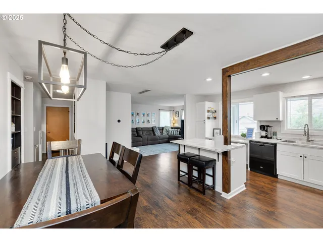 $390,000 | 1524 East 9th Street, The Dalles, OR 97058