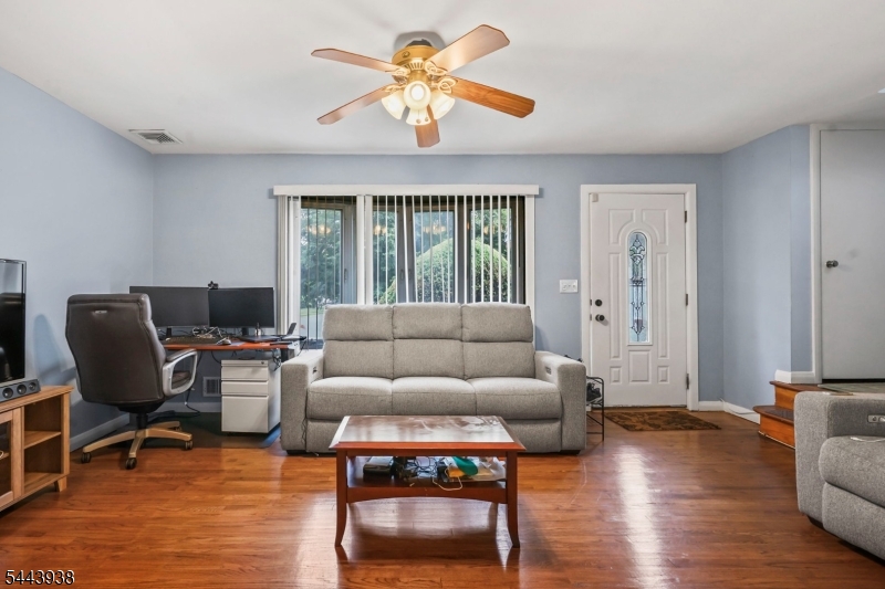 57 Ivanhoe Terrace Bloomfield, NJ 07003 - Photo 5 of 37