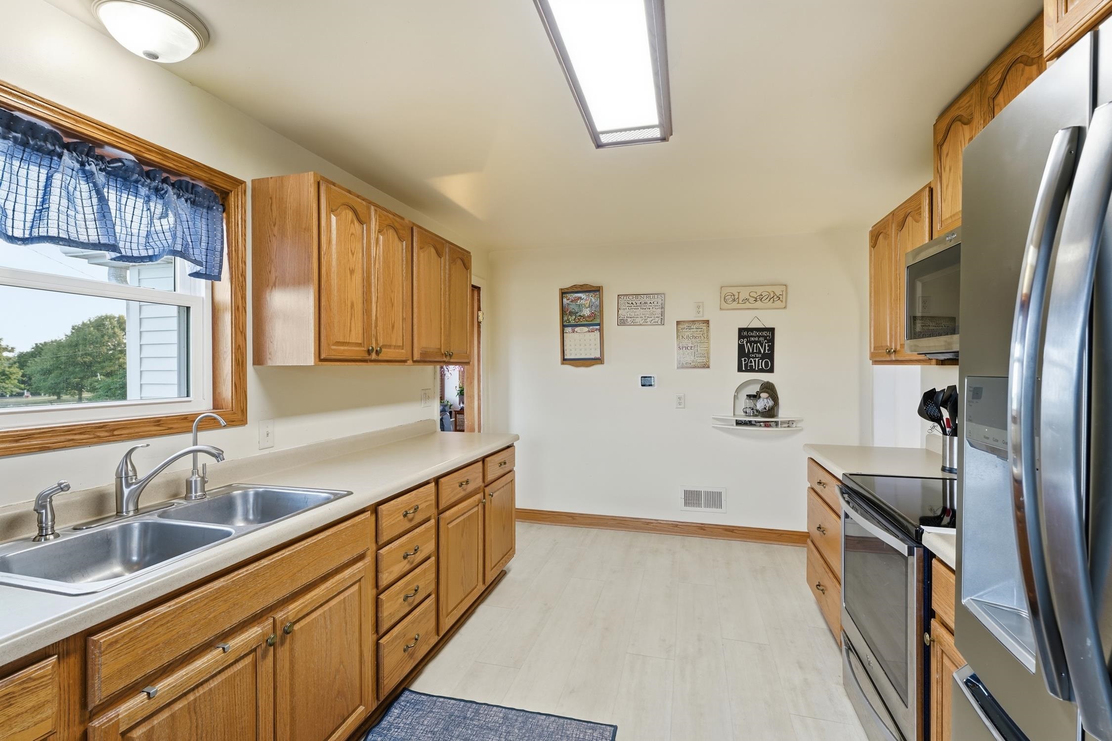 2480 Nora Road Cottage Grove, WI 53527 - Photo 6 of 50