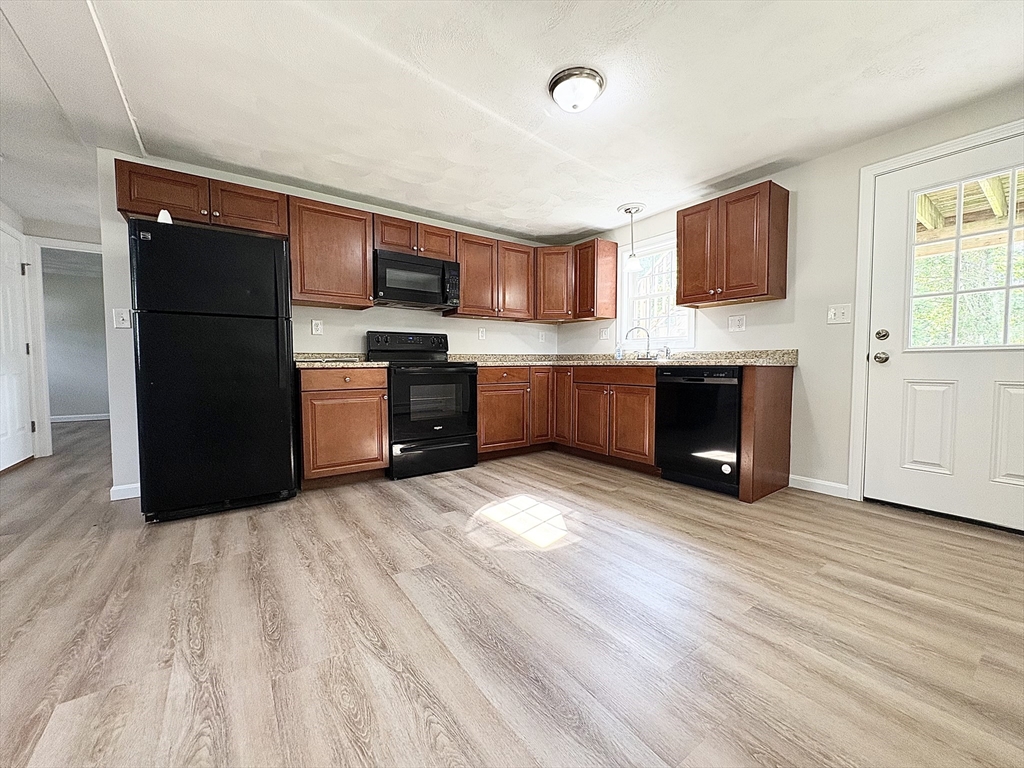 23 Boston Road, Unit B North Billerica, MA 01862 - Photo 2 of 9