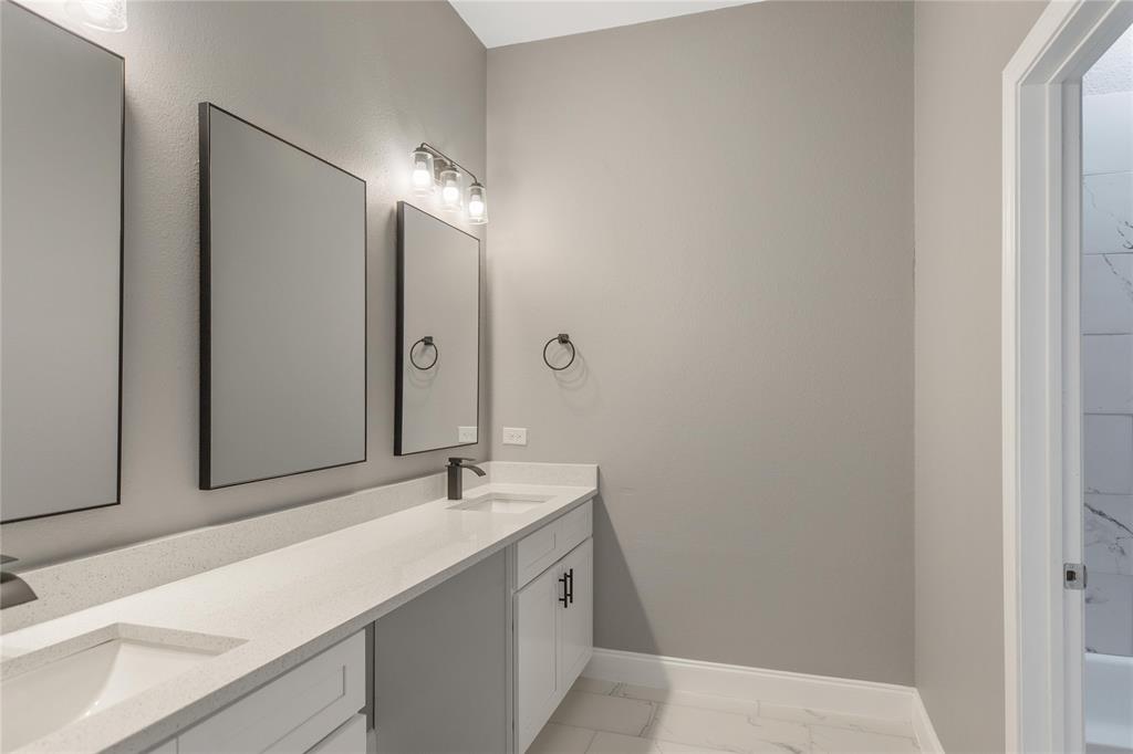 10560 Lago Vista Quinlan, TX 75474 - Photo 21 of 31 a bathroom with a sink and a mirror