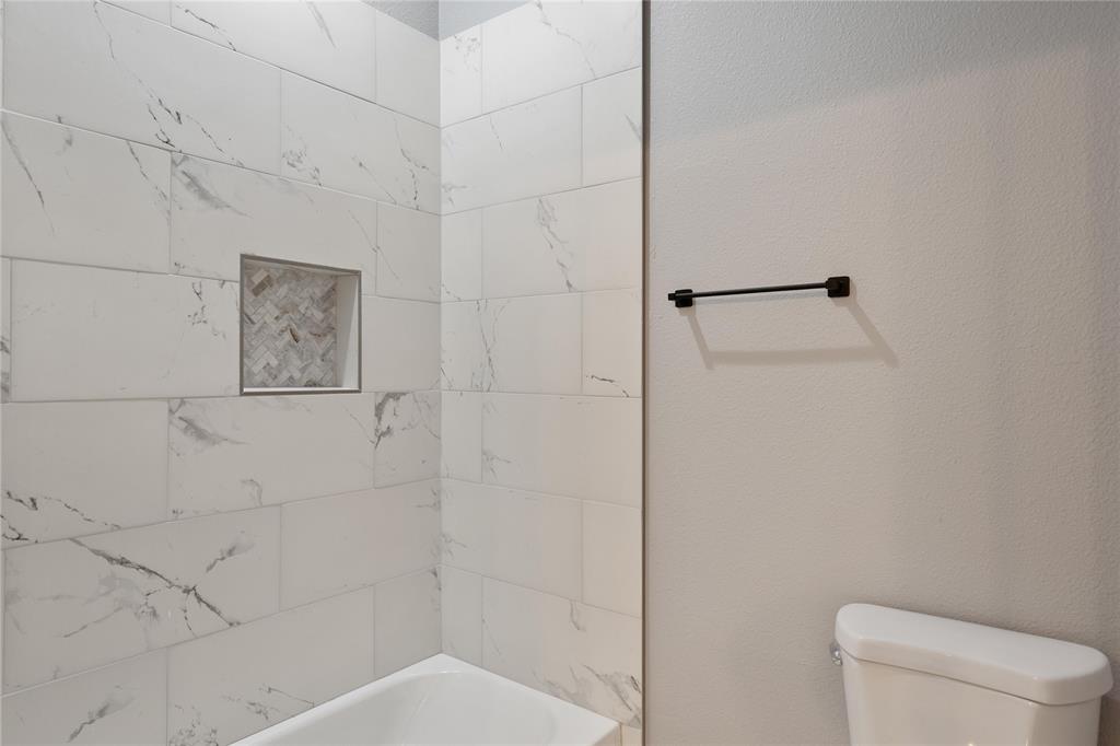 10560 Lago Vista Quinlan, TX 75474 - Photo 22 of 31 a bathroom with a toilet and a shower