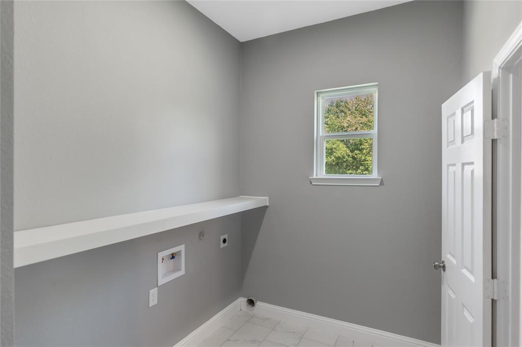 10560 Lago Vista Quinlan, TX 75474 - Photo 25 of 31 an empty room with windows