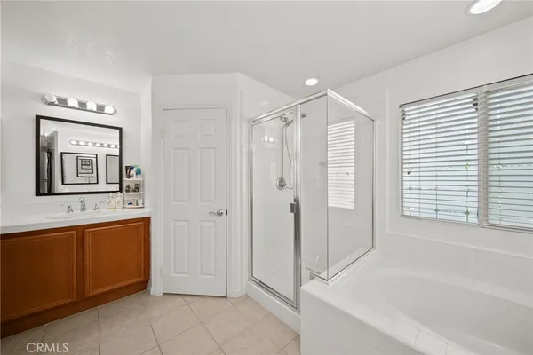 $884,900 | 24245 Silhouette Way, Valencia, CA 91354