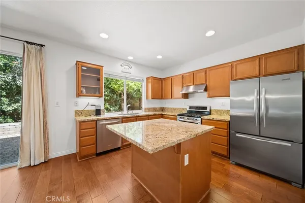$884,900 | 24245 Silhouette Way, Valencia, CA 91354