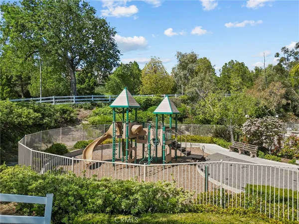 $884,900 | 24245 Silhouette Way, Valencia, CA 91354