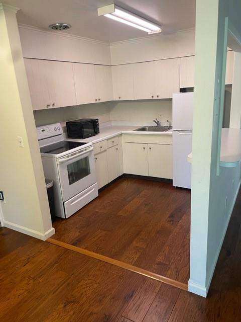1009 Sanlin Drive Coraopolis, PA 15108 - Photo 7 of 10 a kitchen with a stove a sink and a refrigerator