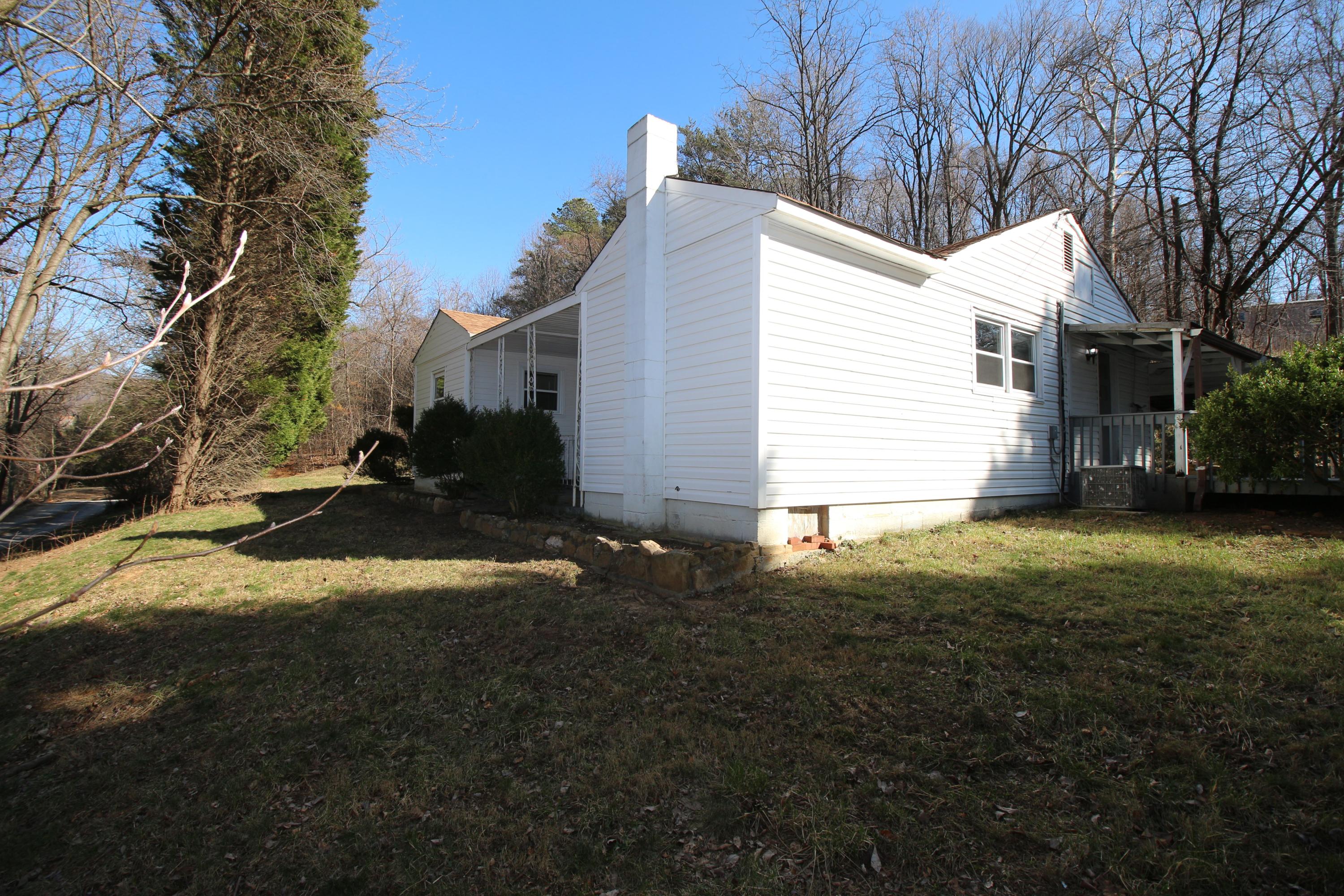 71 Rabbits Way Blue Ridge, VA 24064 - Photo 17 of 23 a backyard of a house