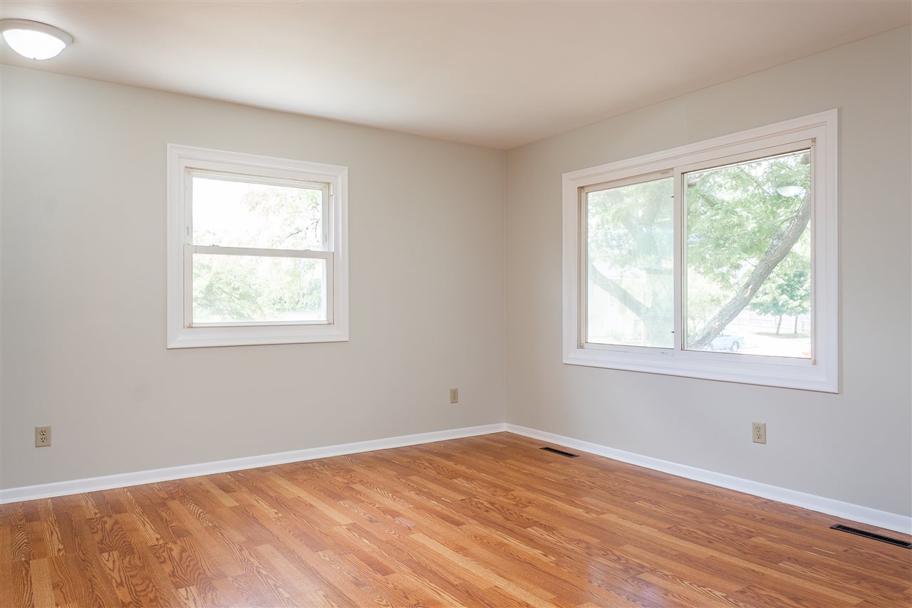 2433 Pollard Road Lansing, MI 48911 - Photo 3 of 18 50017478-2.JPG