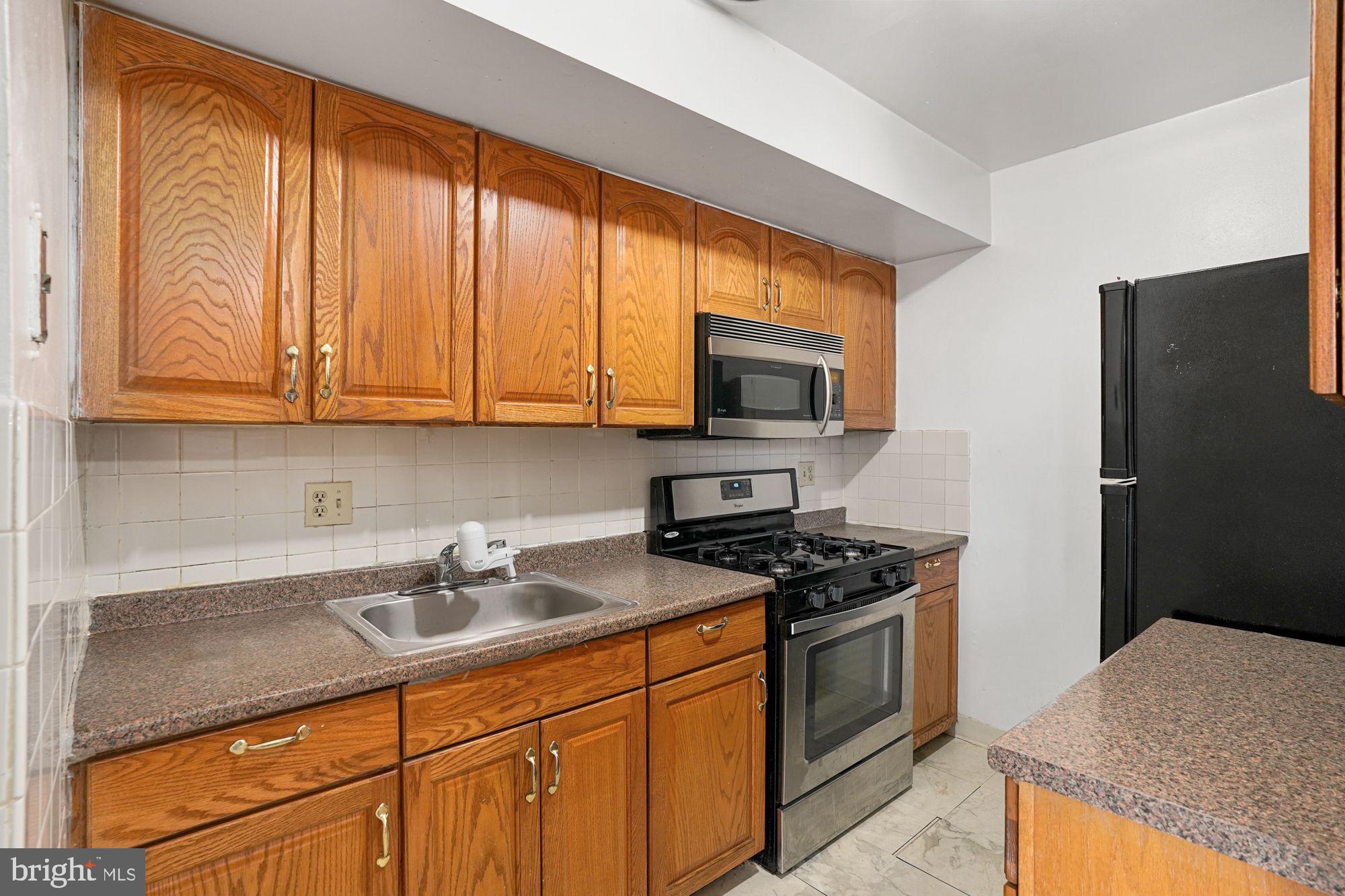 3400 25th Street South, Unit 27 Arlington, VA 22206 - Photo 18 of 41 Wood Cabinetry and
Garbage Disposer