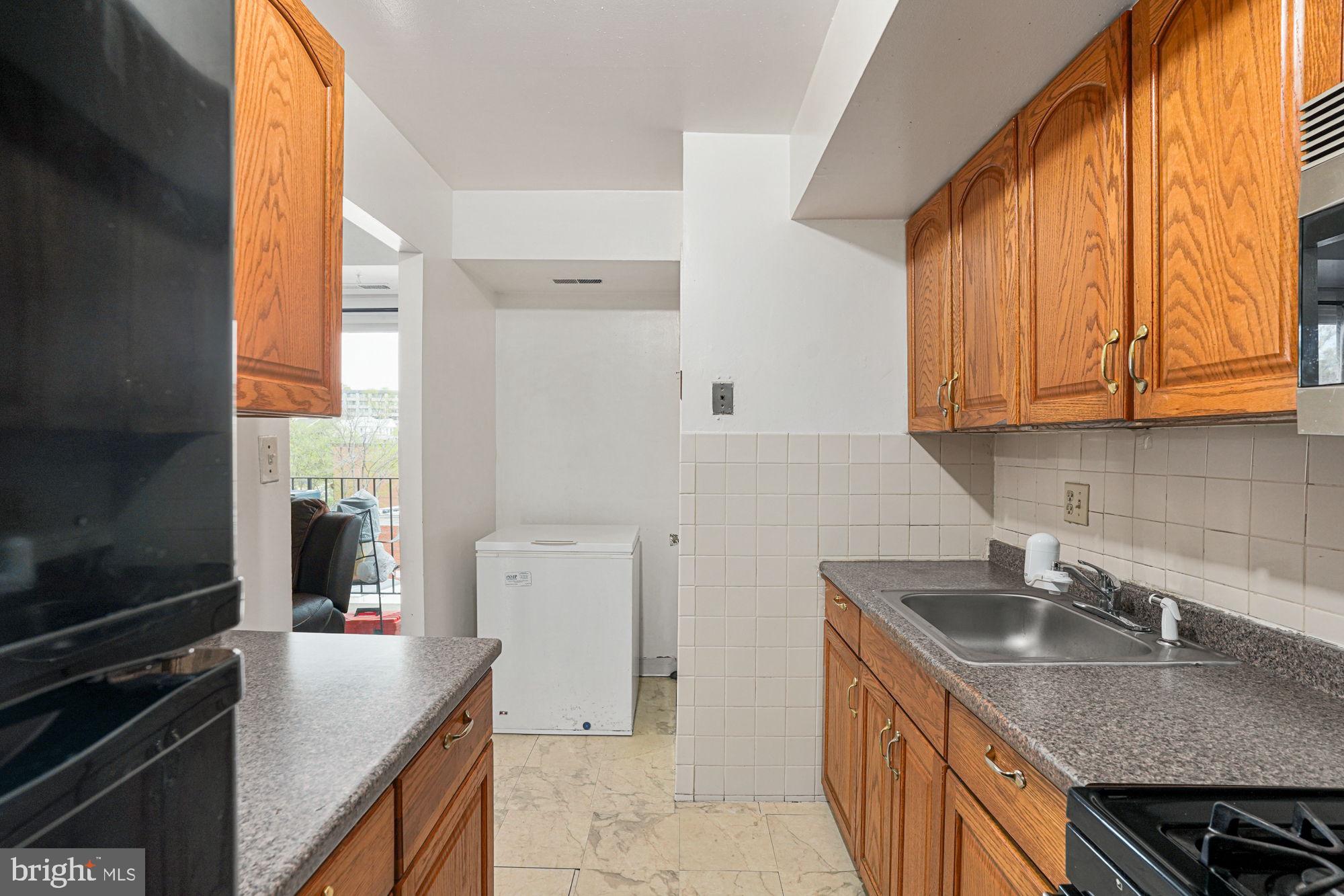 3400 25th Street South, Unit 27 Arlington, VA 22206 - Photo 20 of 41 Galley Style Kitchen