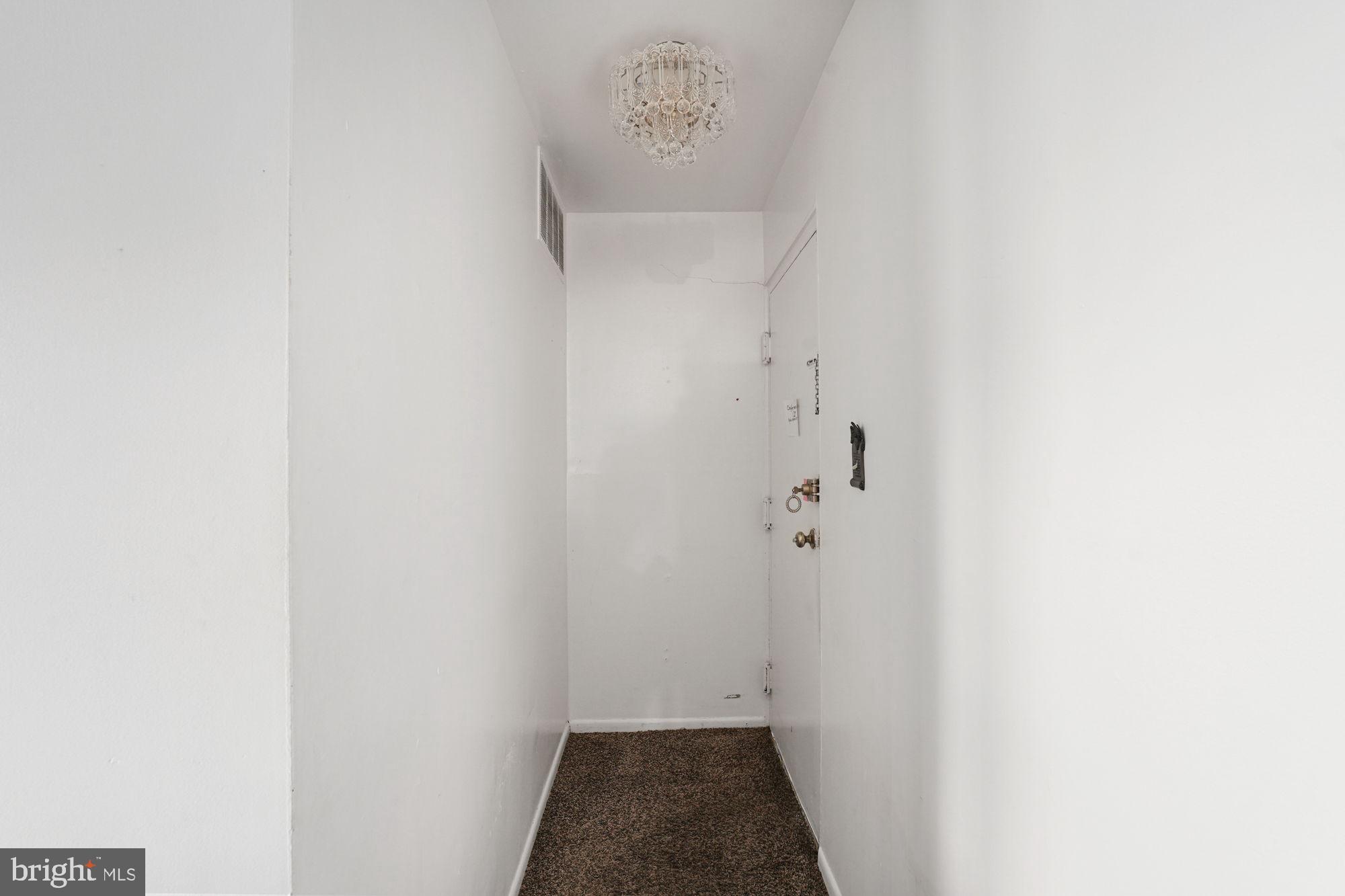 3400 25th Street South, Unit 27 Arlington, VA 22206 - Photo 26 of 41 Entry -Foyer