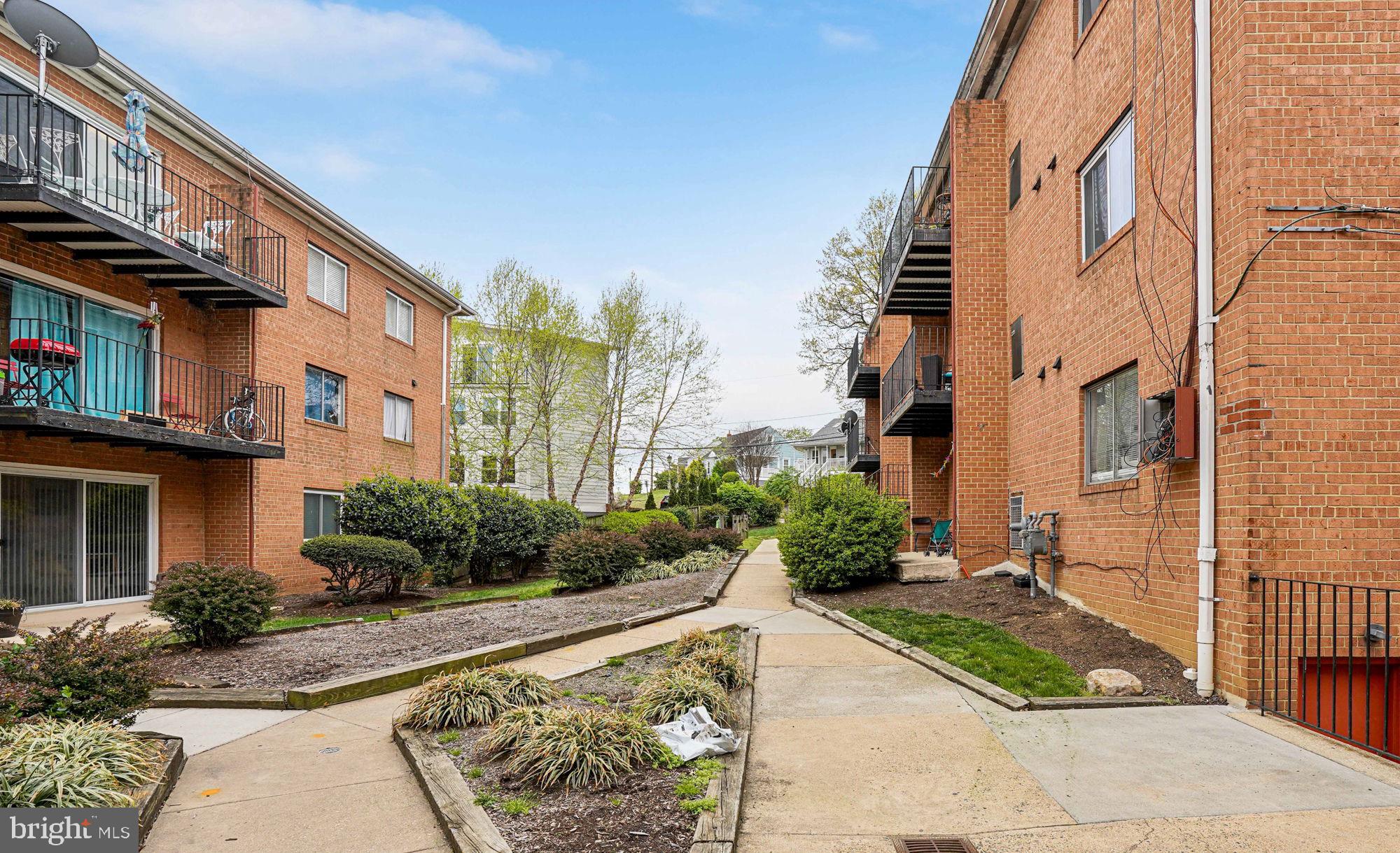3400 25th Street South, Unit 27 Arlington, VA 22206 - Photo 4 of 41 2nd View Courtyard