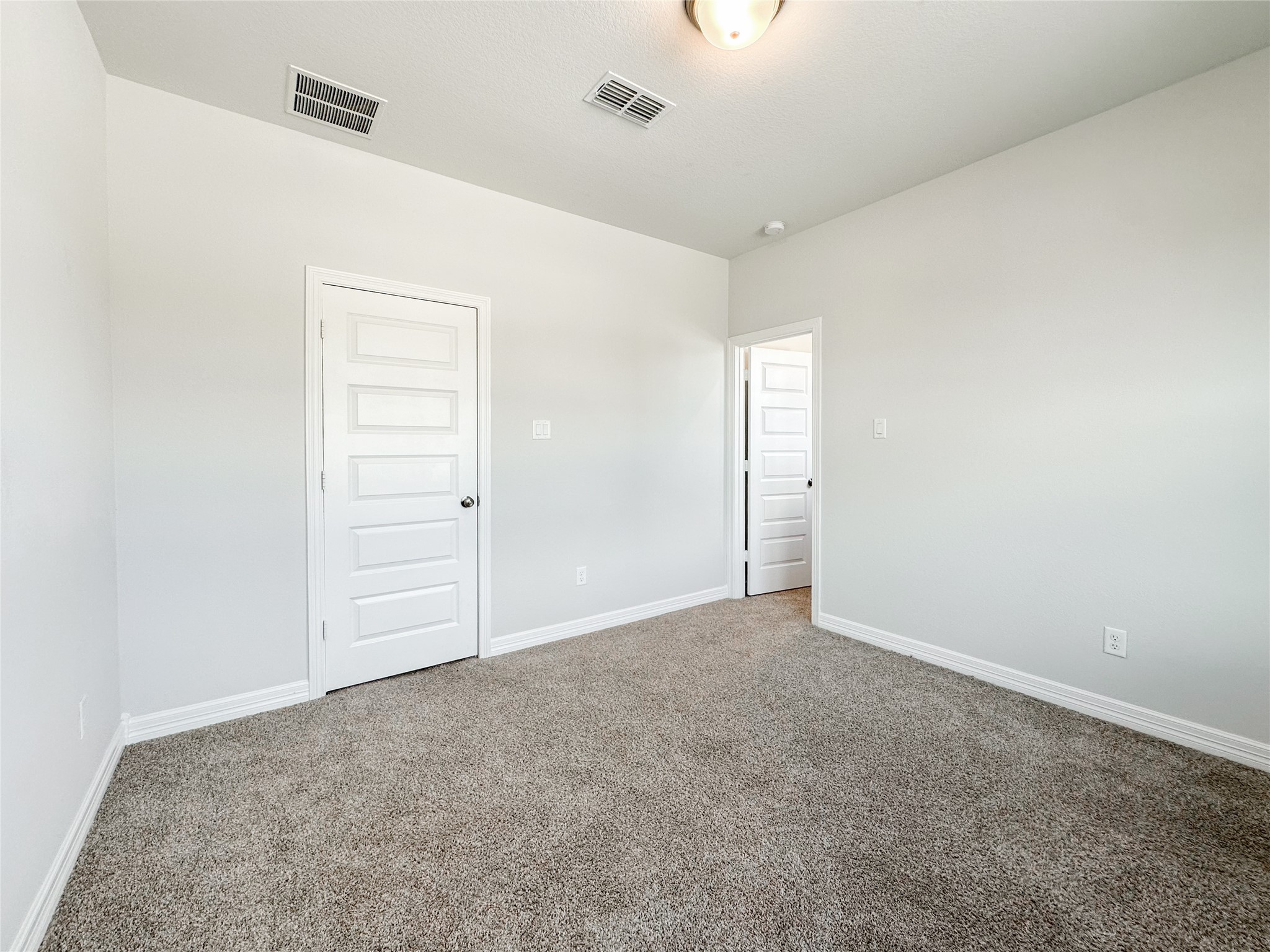 9411 Coleraine Court Tomball, TX 77375 - Photo 25 of 34 an empty room with closet area