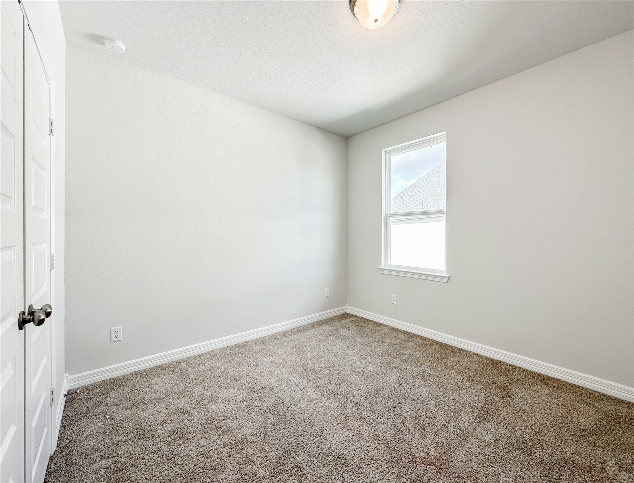 9411 Coleraine Court Tomball, TX 77375 - Photo 28 of 34 an empty room with a window