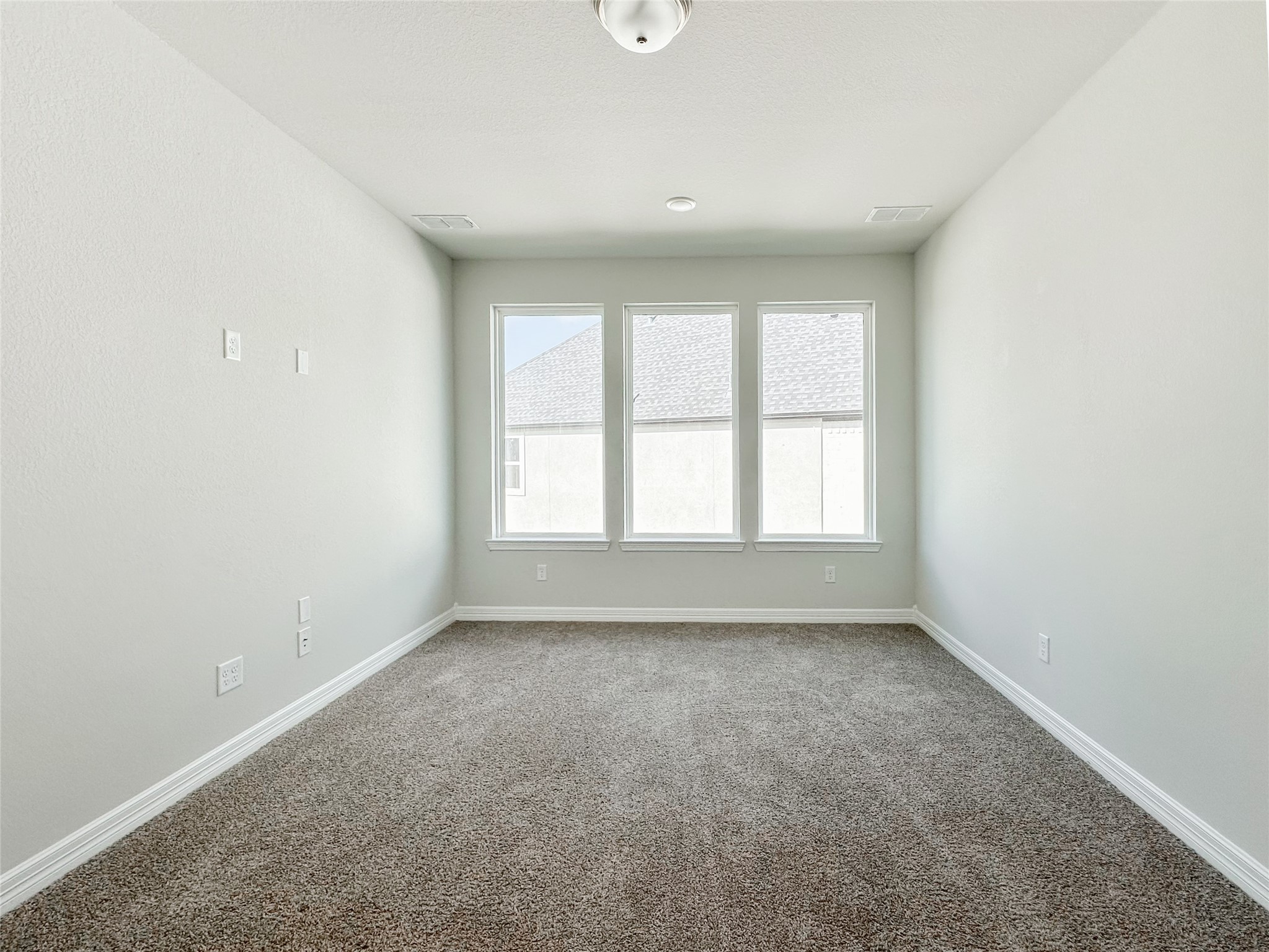 9411 Coleraine Court Tomball, TX 77375 - Photo 31 of 34 an empty room with a window