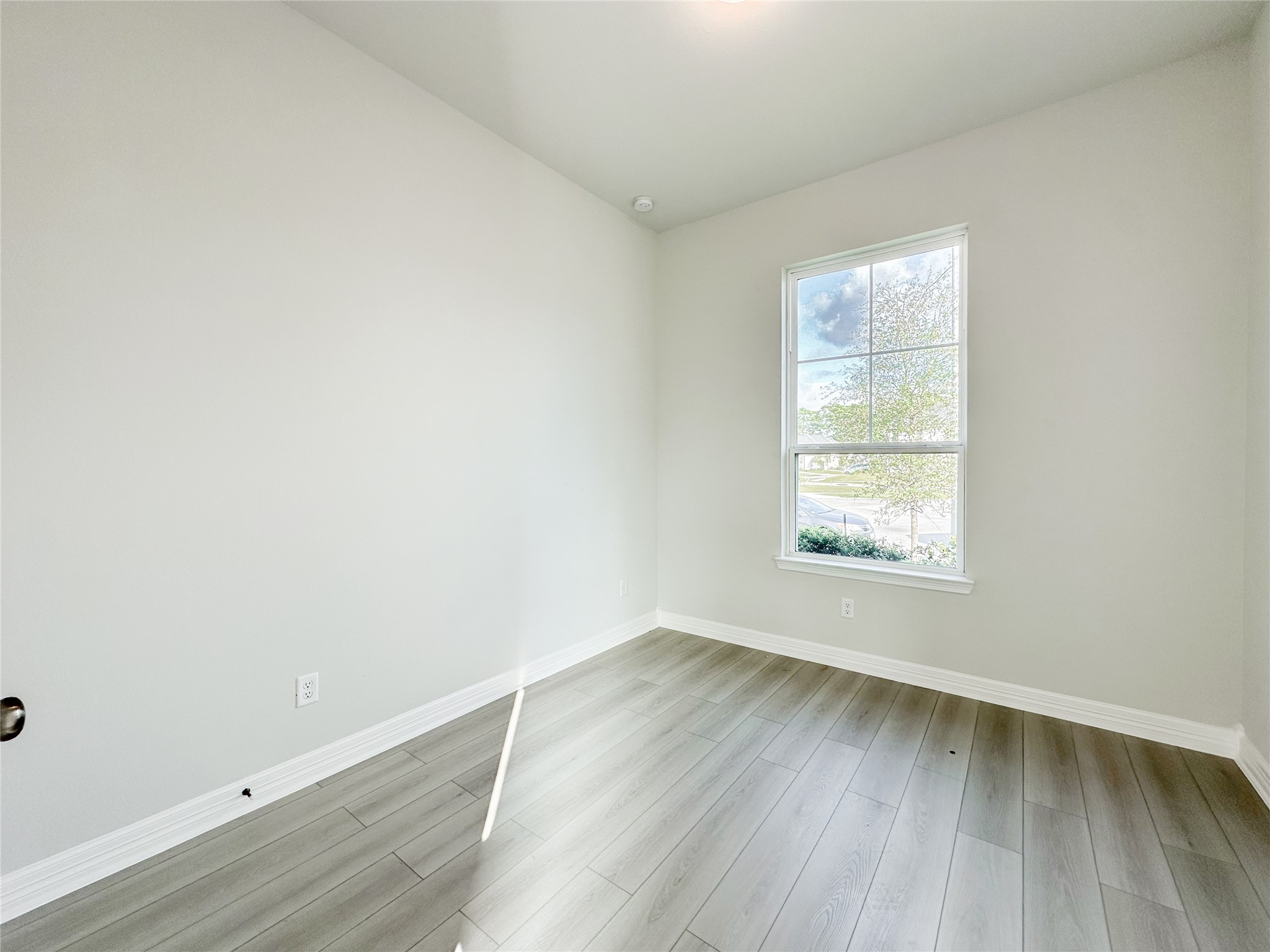 9411 Coleraine Court Tomball, TX 77375 - Photo 5 of 34 an empty room with wooden floor and windows