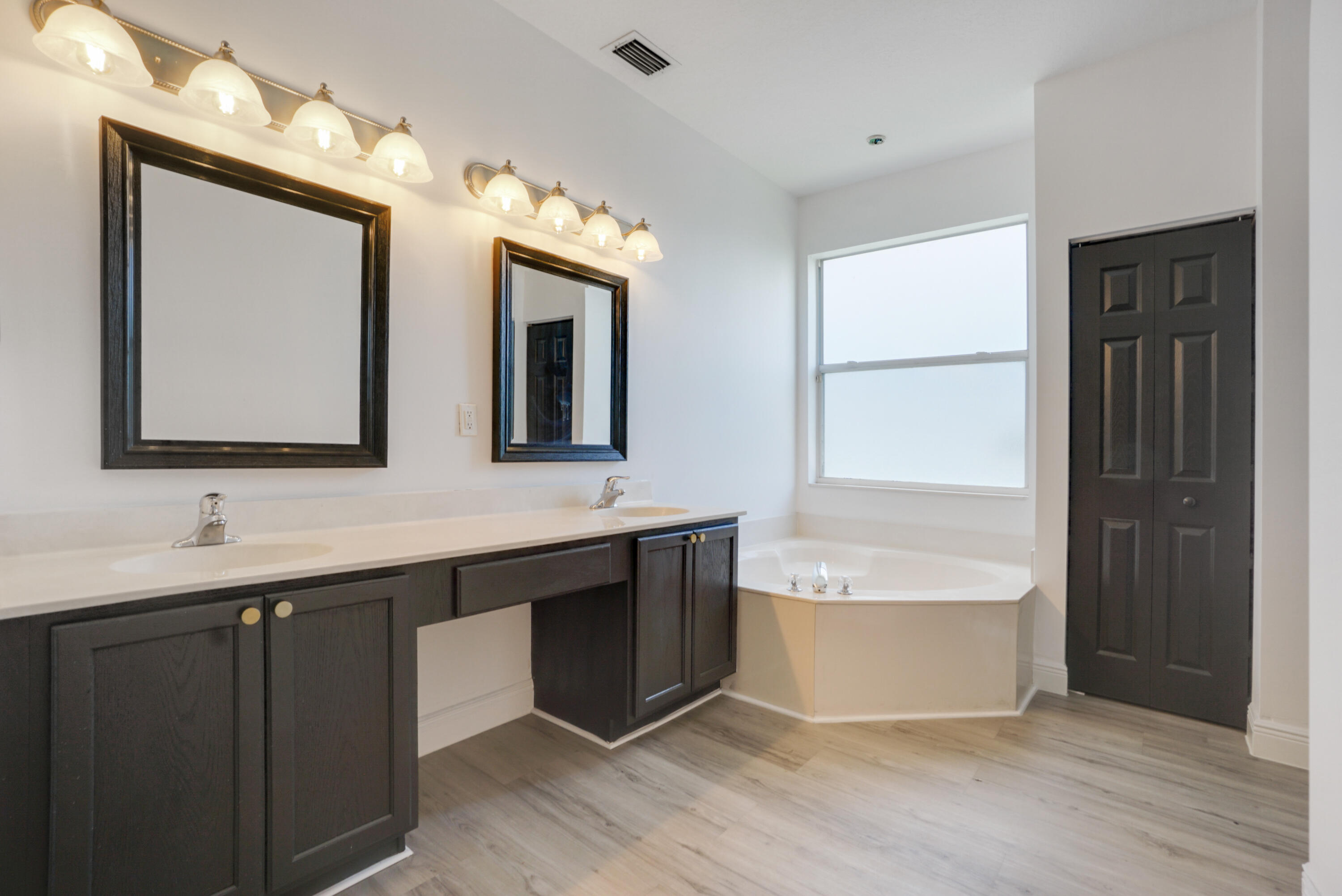 1213 Rose Gate Boulevard Riviera Beach, FL 33404 - Photo 11 of 33 DSC05154