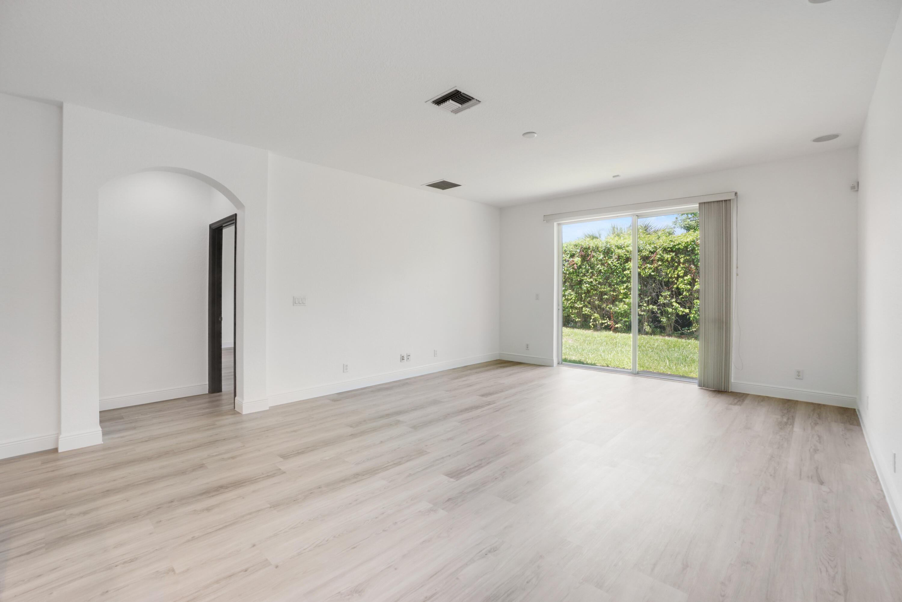 1213 Rose Gate Boulevard Riviera Beach, FL 33404 - Photo 6 of 33 DSC05106