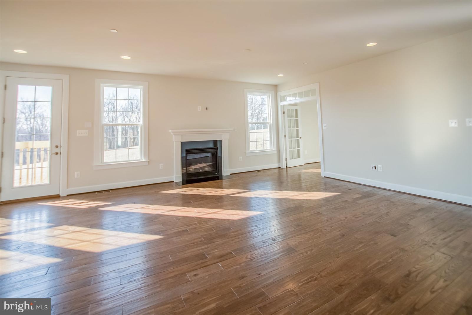 21201 Cracklin Road Laytonsville, MD 20882 - Photo 4 of 22 Family Room