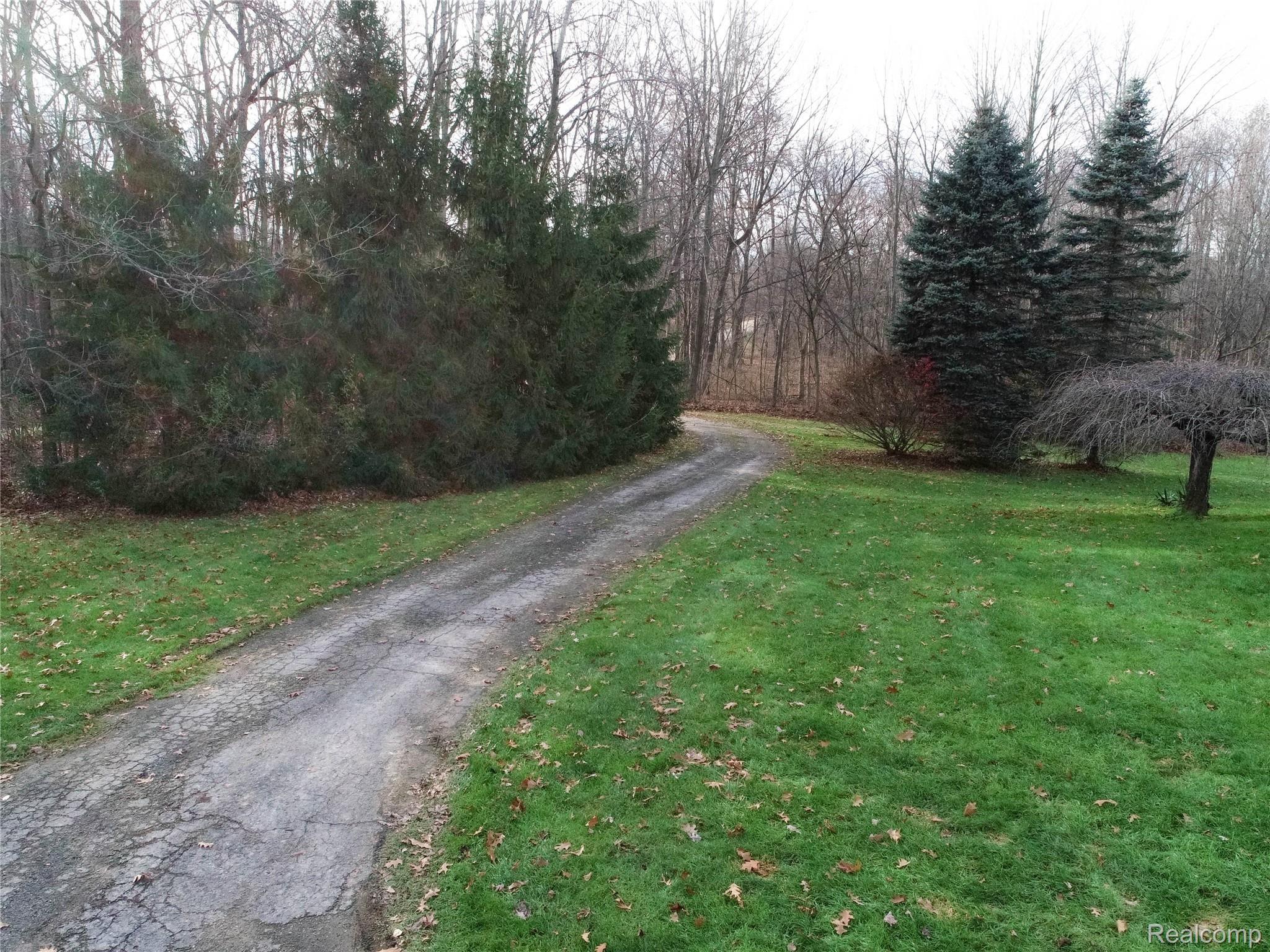 6996 Crofoot Road Fowlerville, MI 48836 - Photo 28 of 36 Driveway, Nice Private Entrance!