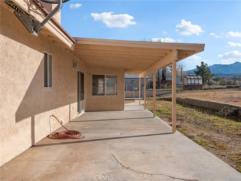 9550 Riggins Road Phelan, CA 92371 - Photo 32 of 47 a view of a house with backyard