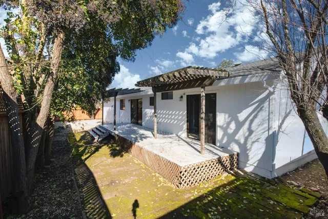 a view of house with a yard