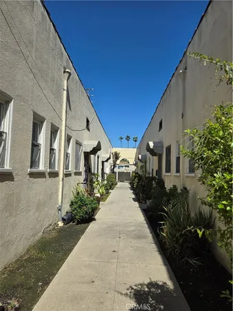 $1,375 | 551 West 10th Street, Unit 4, Long Beach, CA 90813