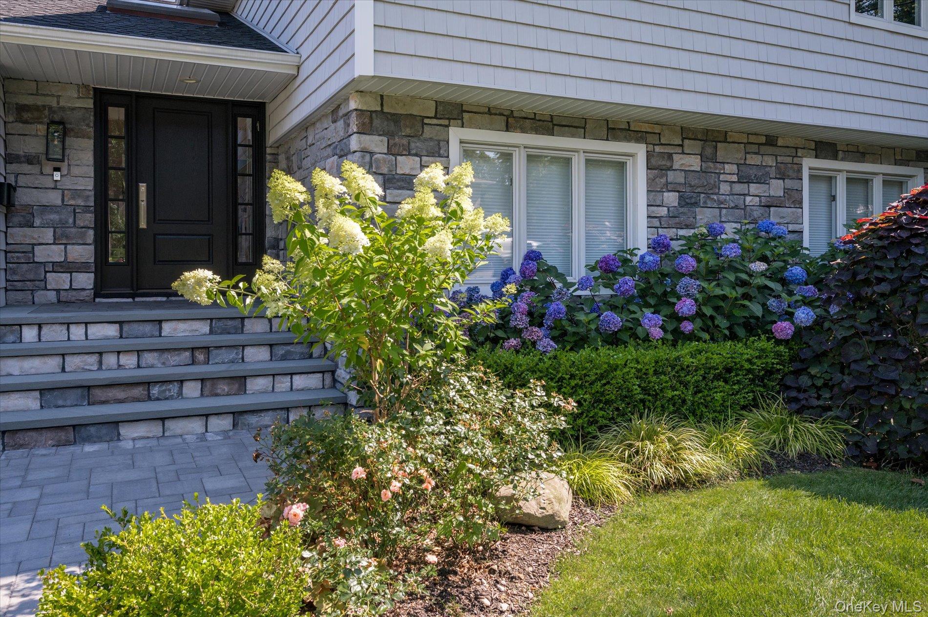 15 Pound Ridge Road Plainview, NY 11803 - Photo 2 of 38