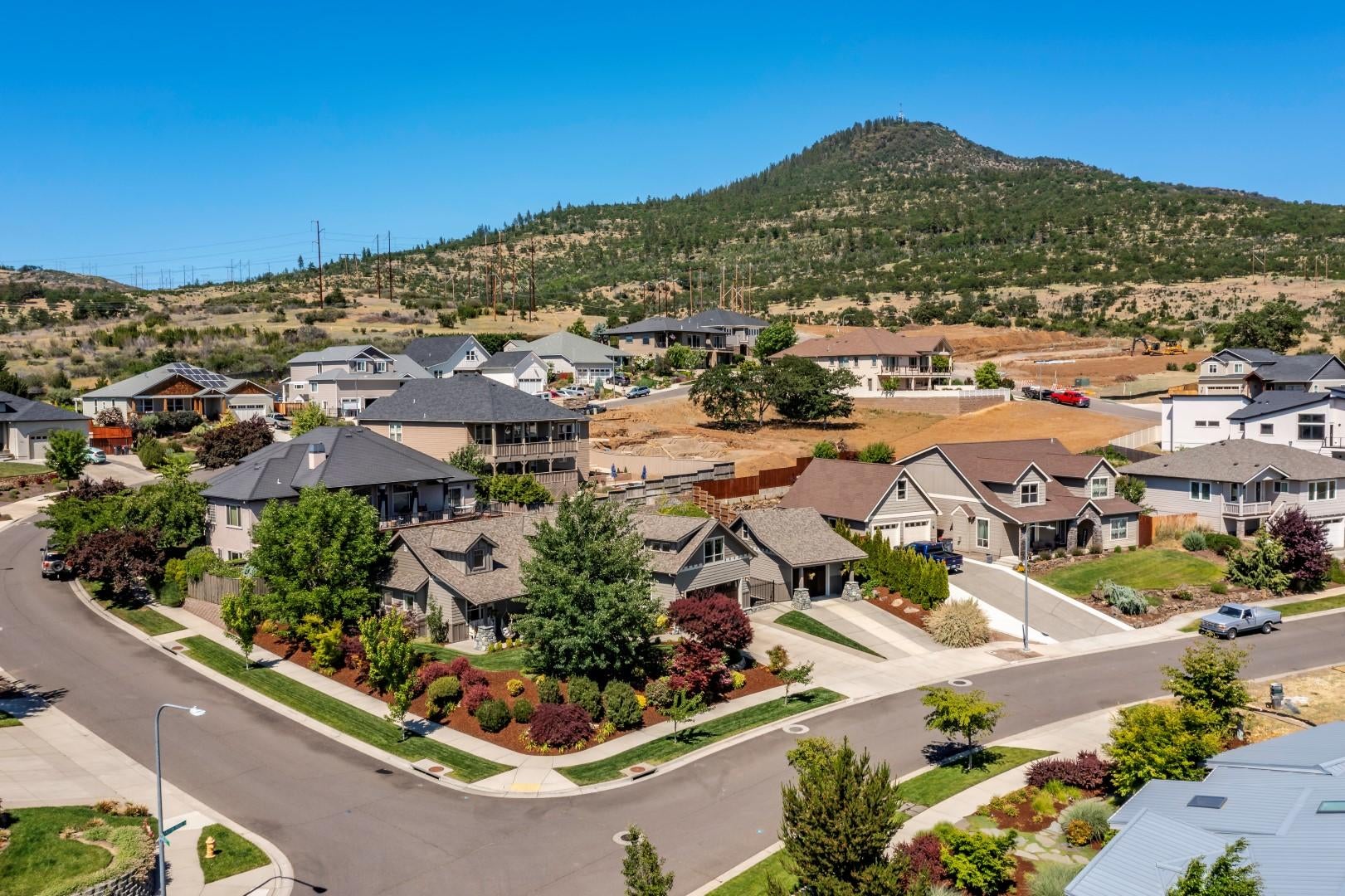 4221 Falcon Ridge Terrace Medford, OR 97504 - Photo 31 of 39 DJI_0194-HDR (Large)