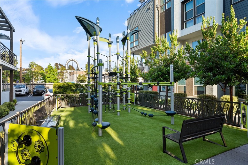 217 Placemark Irvine, CA 92614 - Photo 32 of 39 a view of an chairs and tables in the patio