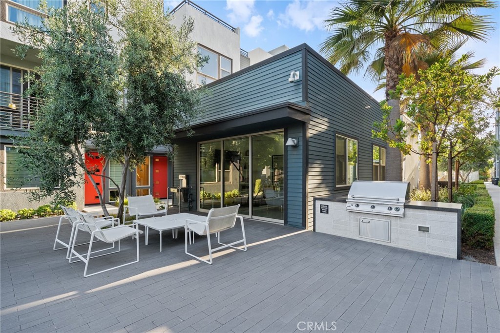 217 Placemark Irvine, CA 92614 - Photo 33 of 39 a wooden bench sitting in front of a building