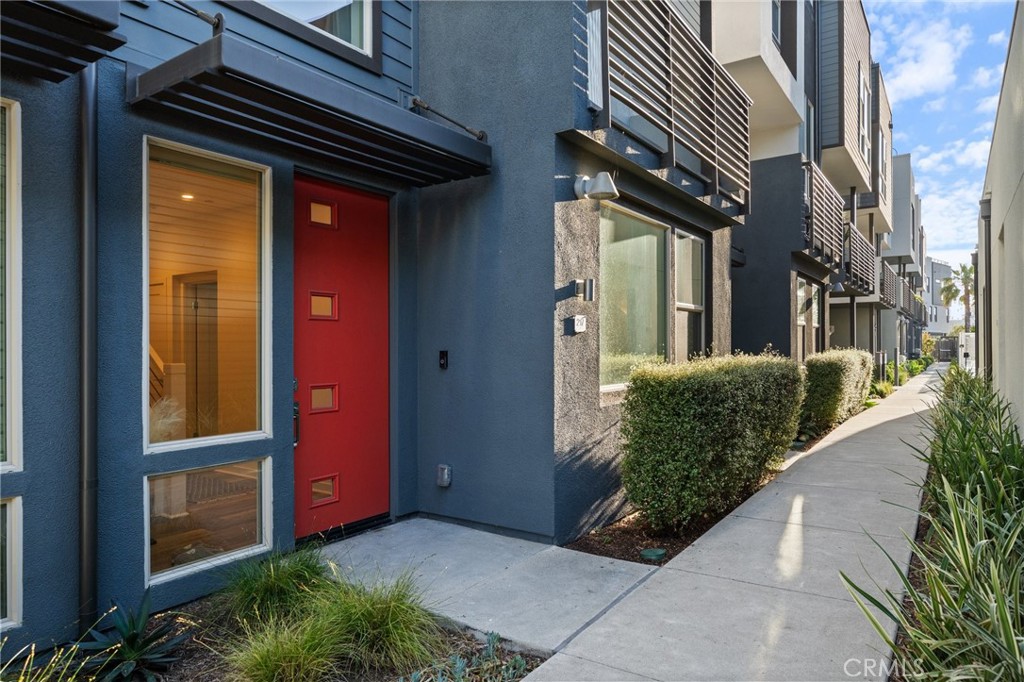 217 Placemark Irvine, CA 92614 - Photo 39 of 39 a view of a brick house with a large window