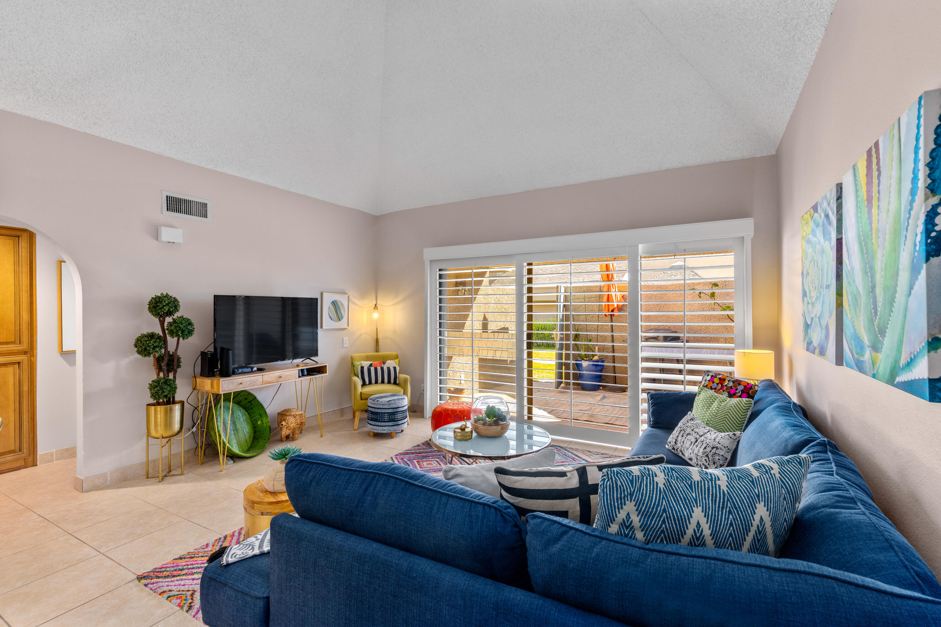 71828 Eleanora Lane Rancho Mirage, CA 92270 - Photo 3 of 37 a living room with furniture and a flat screen tv