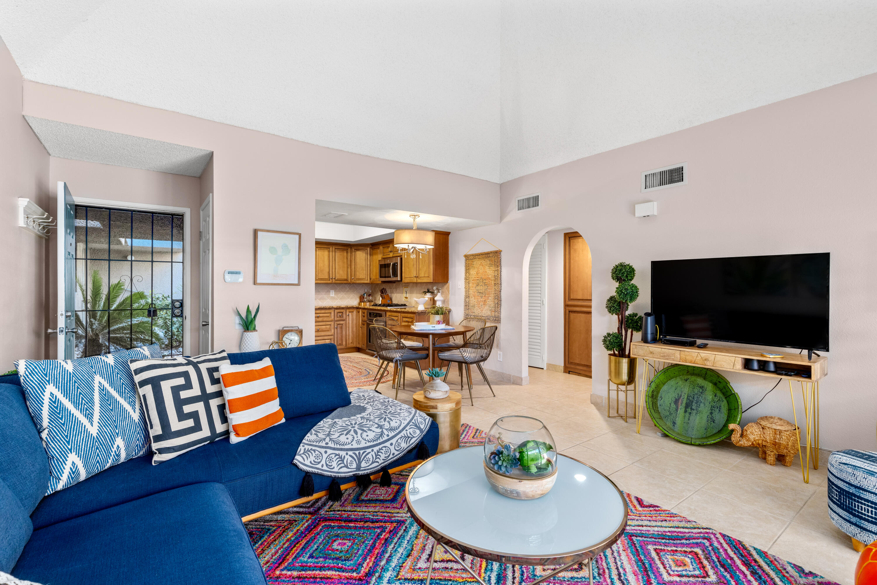 71828 Eleanora Lane Rancho Mirage, CA 92270 - Photo 5 of 37 a living room with furniture and a flat screen tv