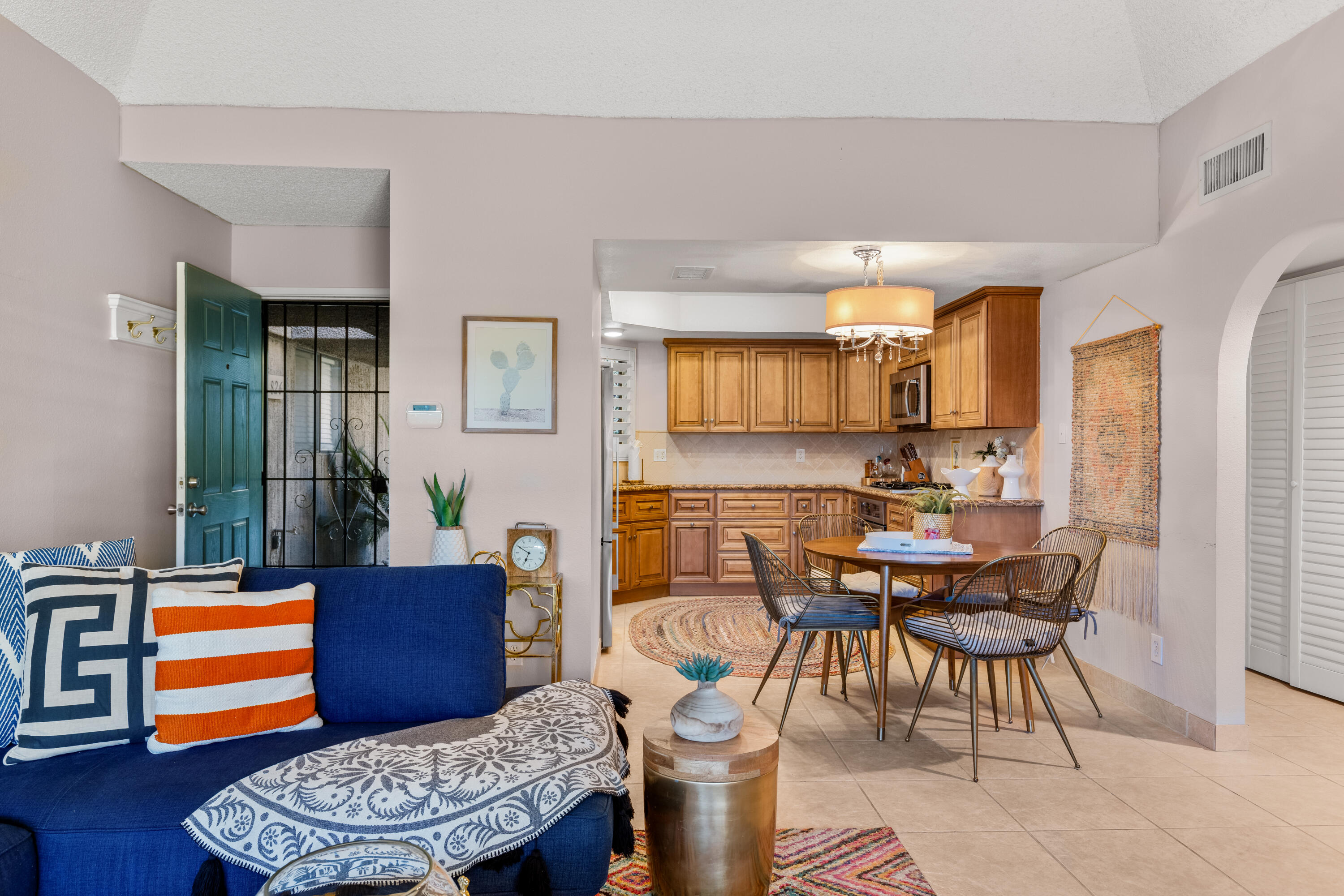 71828 Eleanora Lane Rancho Mirage, CA 92270 - Photo 8 of 37 a view of a livingroom with furniture and a table
