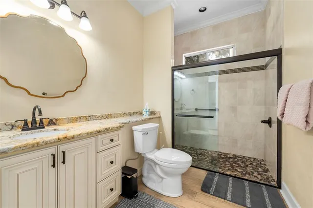 a picture of a wall with a white wall