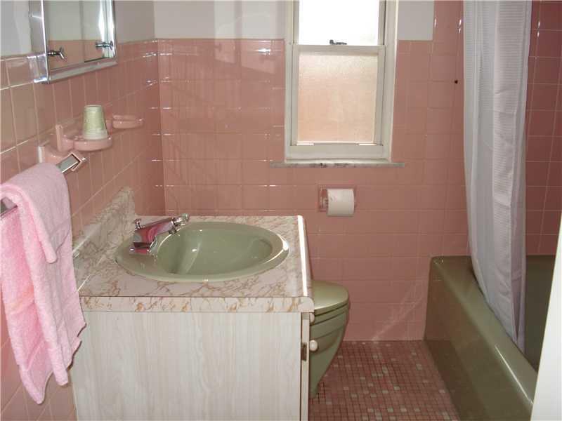 430 Highland Road Penn Hills, PA 15235 - Photo 9 of 12 Full Bath.