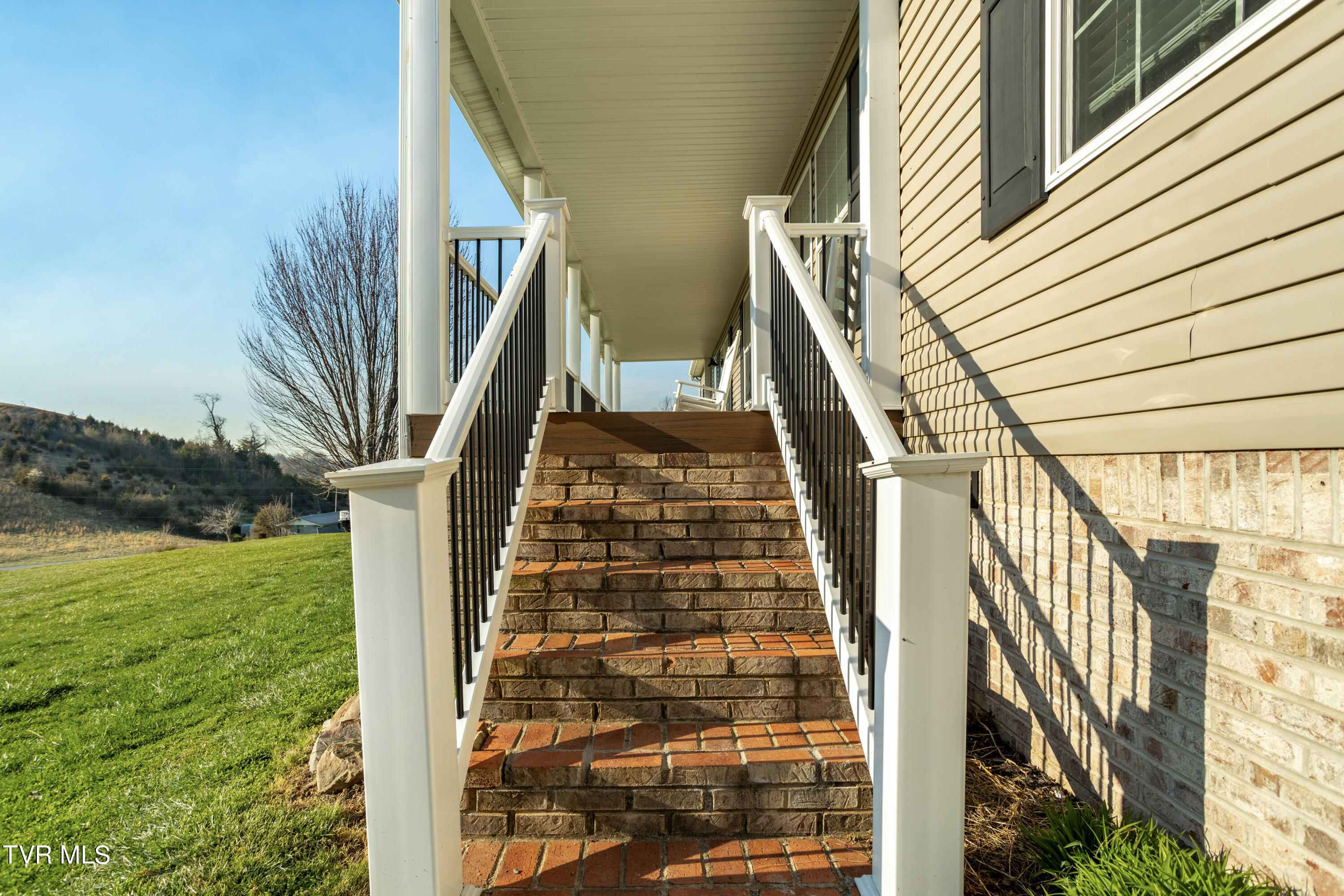 388 Drake Road Bristol, TN 37620 - Photo 15 of 42 177A2468-HDR_1