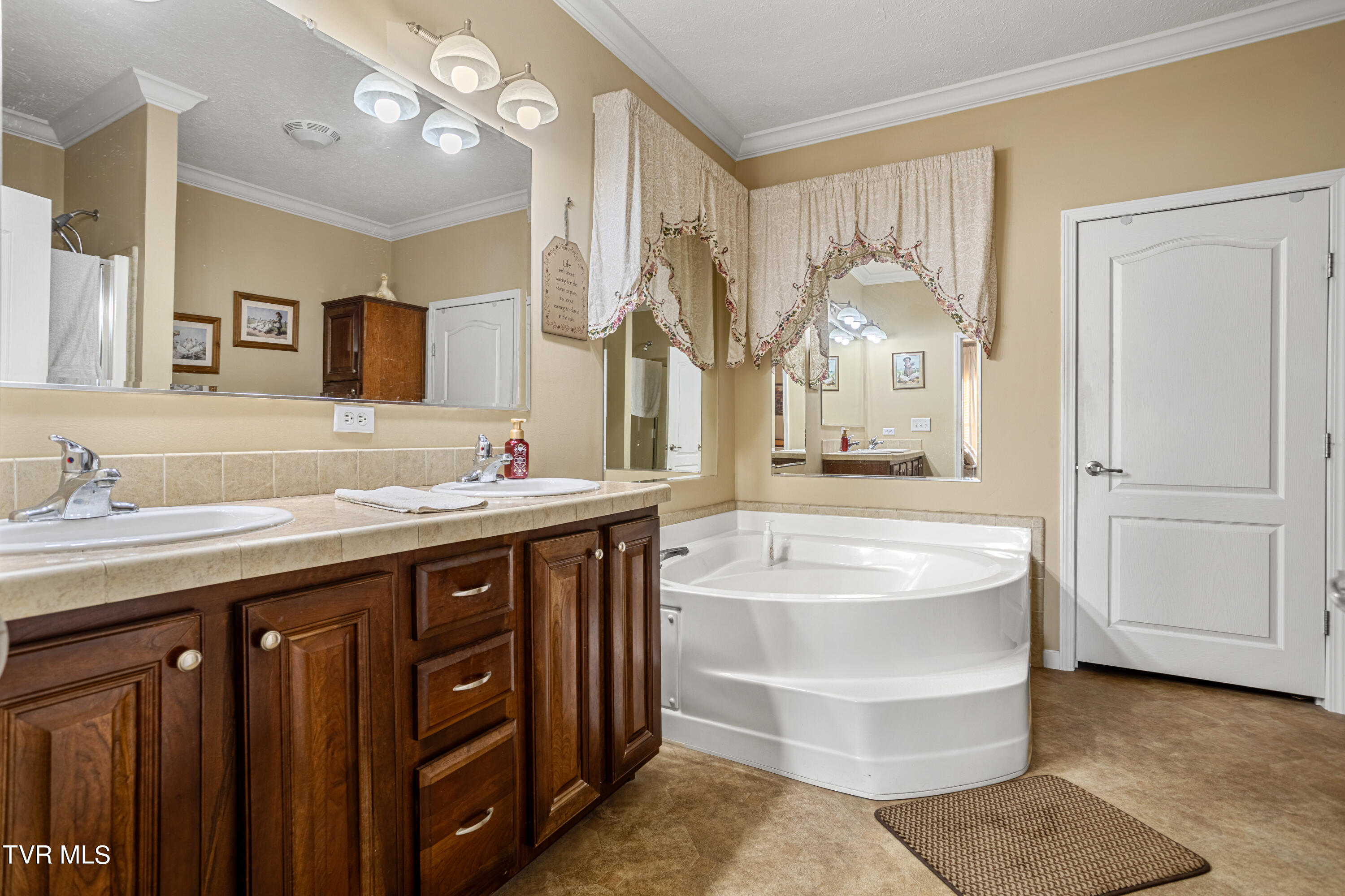 388 Drake Road Bristol, TN 37620 - Photo 26 of 42 177A2512-HDR_1