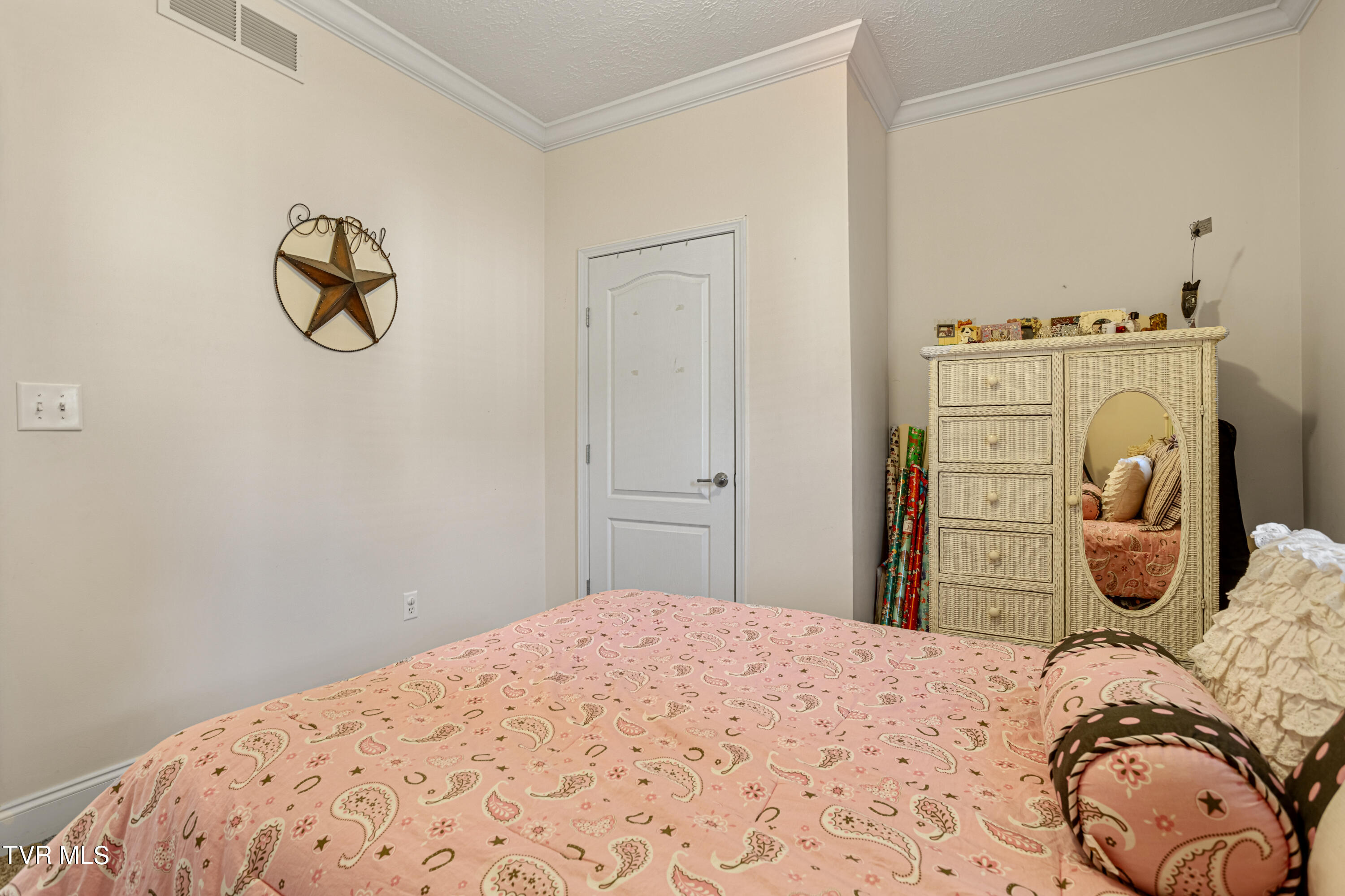 388 Drake Road Bristol, TN 37620 - Photo 29 of 42 177A2528-HDR_1