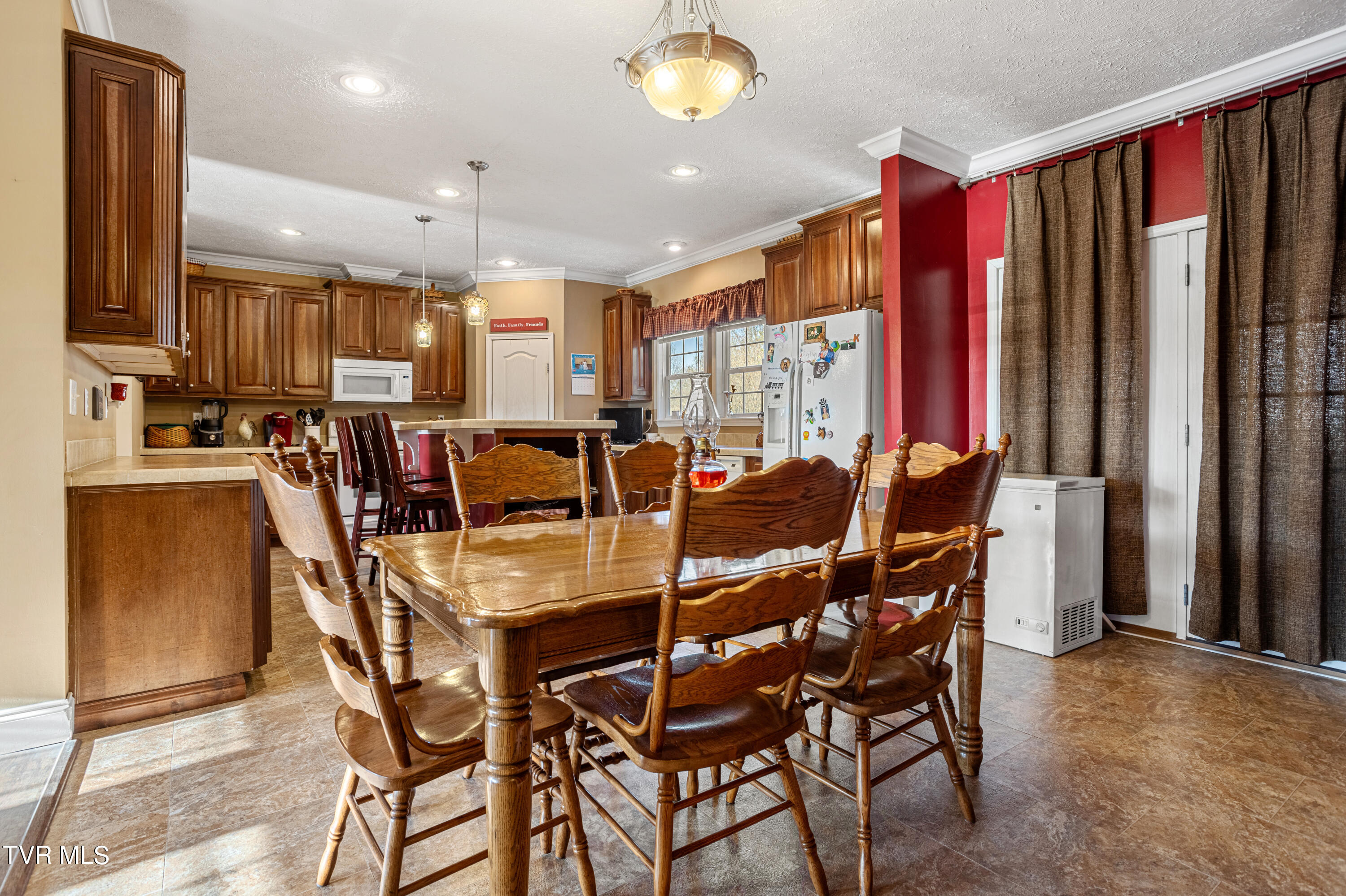 388 Drake Road Bristol, TN 37620 - Photo 38 of 42 177A2564-HDR_1