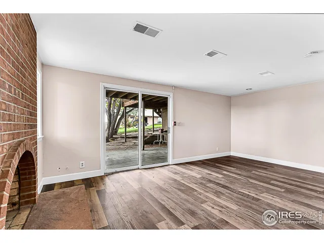 a view of a livingroom with furniture