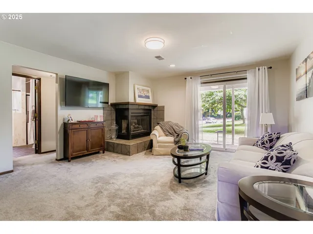 $325,000 | 14876 Northeast Rose Parkway, Unit 60B, Portland, OR 97230