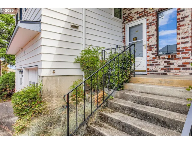 $325,000 | 14876 Northeast Rose Parkway, Unit 60B, Portland, OR 97230